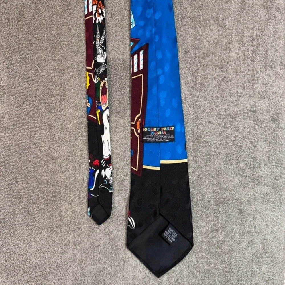 Vintage 1995 Looney Tunes Mania Halloween Silk Tie Bugs Bunny Tweety Taz Black